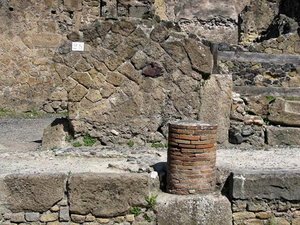 V.28, Herculaneum. May 2003. Looking west on Cardo V towards wall between entrances, V.27 on right.
Photo courtesy of Nicolas Monteix.
